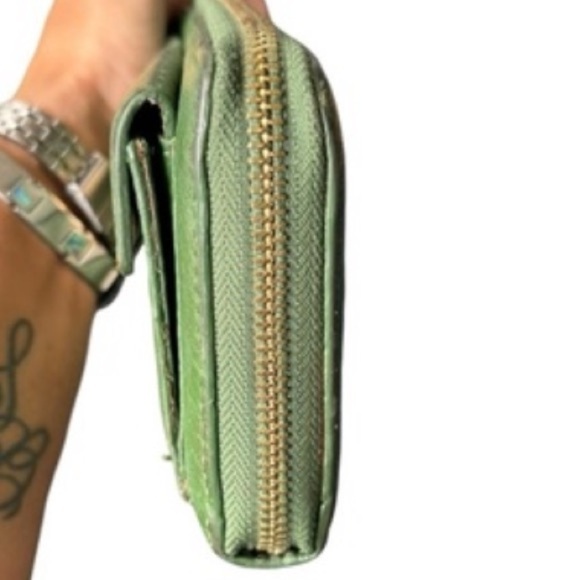 DKNY Green Leather Zip Around Wallet Rectangular Wallet - Picture 6 of 12